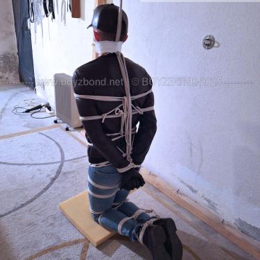 On your knees bondage boi !